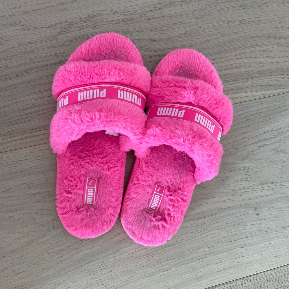 Puma pink slides